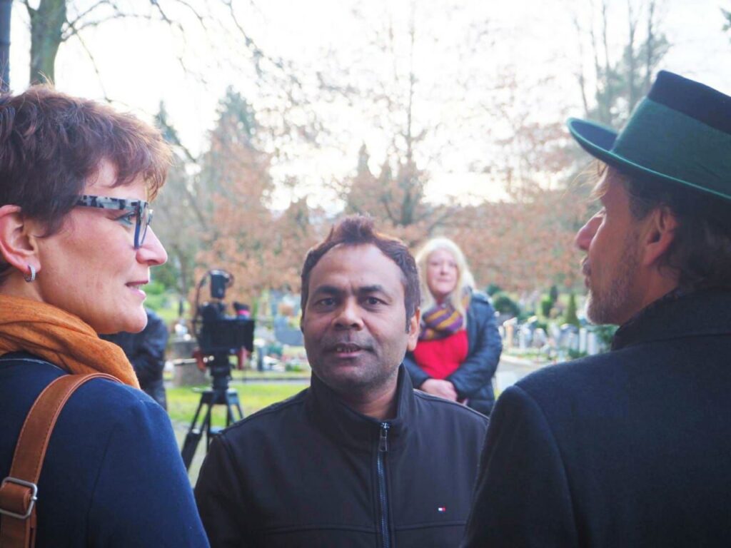 German award-winning filmmaker Manoj Maurya directing the Punjabi film Ma Da Sanduk on location in Punjab, with cast and crew on set amid rural surroundings
